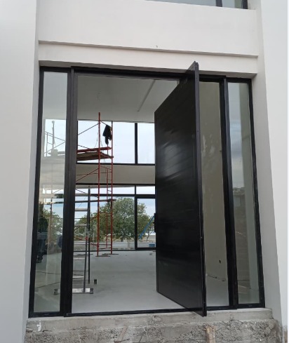 Puerta pivotante de aluminio Aluwind